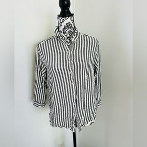 Jane & Delancey Women’s Striped 3/4 Sleeve Crinkled Button Up Shirt